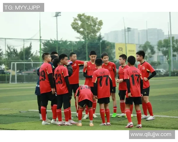 足球星光照亮心灵温暖瞬间球场外的感人故事与无声奉献