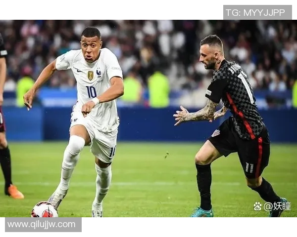 近代足球巨星崛起之路：从梅西到C罗的传奇与对抗